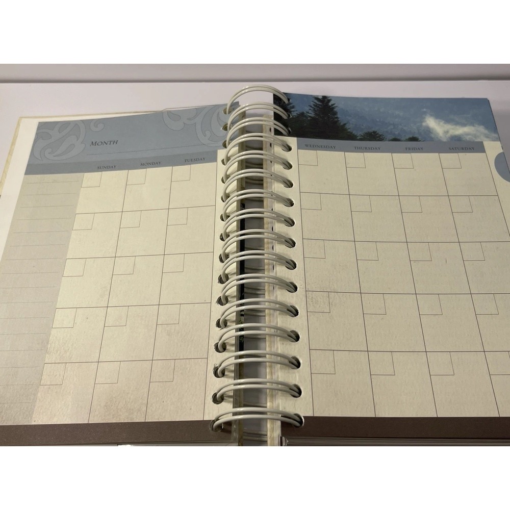 Whispers of Hope Daily Planner with Devotional by Beth Moore, Spiral bound - Picture 6 of 8
